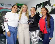 Reunión con la Mesa Municipal de Mujeres de Cali para promover la equidad en nuestro territorio.