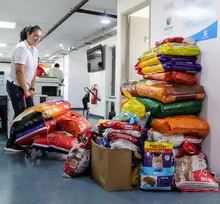  Donatón Salvando Huellas. Aportamos  414 kg de alimentos para perros y gatos de los albergues.