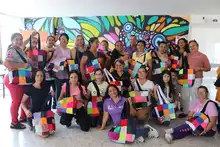 34 mujeres de Buga tomaron un taller de bolsos para mejorar sus habilidades emprendedoras y recibir apoyo en salud mental