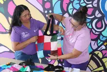 34 mujeres de Buga tomaron un taller de bolsos para mejorar sus habilidades emprendedoras y recibir apoyo en salud mental