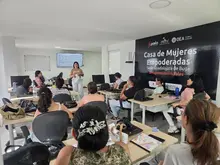 Nuestra Secretaría, en colaboración con el SENA, ofrece cursos en mercadeo y ventas para ayudar a identificar ideas de negocio 