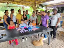 Casa de Mujeres Empoderadas del Valle capacitó a mujeres de Pueblo Nuevo, Buga, en la elaboración de moños coquetos