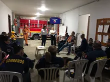 En la segunda sesión del Círculo de Hombres con los bomberos de Guacarí, se discutió cómo ellos pueden cambiar los imaginarios sobre masculinidades en la comunidad.