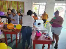 19 mujeres rurales de Buga inician un curso de decoración con globos en Chambimbal La Campiña, como parte de la estrategia de la Casa de Mujeres Empoderadas del Valle.