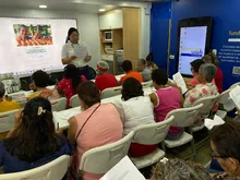 Veinticinco mujeres de La Victoria se certificaron en el taller Manejo exitoso del dinero, donde aprendieron sobre ahorro, manejo de deudas y presupuestos