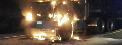 Camionero atacado con gasolina en medio  de protesta se recupera en el HUV