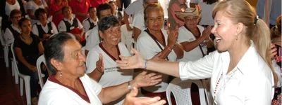 Multitudinario recibimiento a la Gobernadora  del Valle durante su visita a Caicedonia y Sevilla