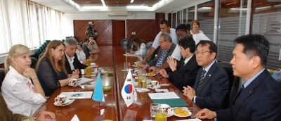 Gobernadora del Valle recibió delegación  coreana interesada en proyectos para la región