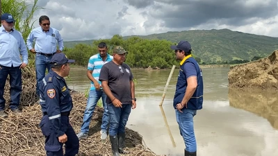 Con visitas técnicas y maquinaria, Gobernación atiende emergencias causadas por las lluvias en el centro del Valle