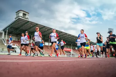 Alista tus tenis para correr 10K, 21K o 42K en la Maratón del Valle