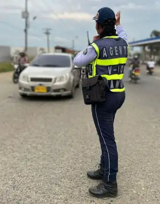 Rechazo a agresión contra agente de tránsito en operativo en Bugalagrande