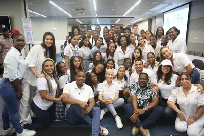 “Si están aquí, es porque les interesa Buenaventura”: jóvenes líderes en encuentro con la Gobernadora