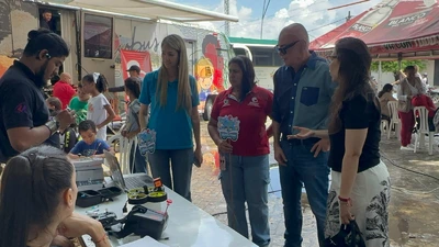 En Guacarí, la Gobernación inició la ruta del ‘BiblioTour’, que lleva cultural y salud a la comunidad