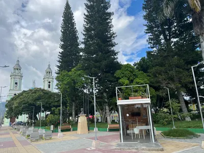 “Ya no solo vienen a comer sancocho, ahora se quedan a pasar una tarde amena”, dicen emprendedores con la renovación del parque de Ginebra