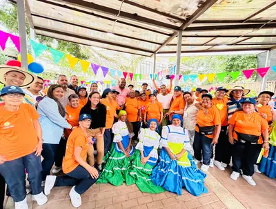 “Somos reyes y princesas”: adultos mayores del Centro Vida La Ceiba en Palmira viven con alegría sus años dorados