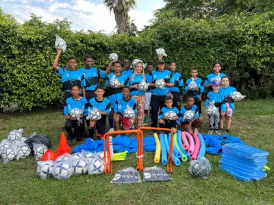 Galardón de la Mujer Vallecaucana entregó balones y uniformes para seguir fomentando el deporte