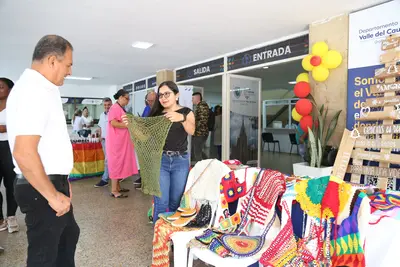 Con Feria de Emprendimiento, la Gobernación del Valle celebra la Semana del Adulto Mayor