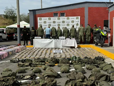 Doble golpe en el norte del Valle: caen ‘Los abuelos’ del Clan del Golfo y falsos militares con una tonelada de cocaína