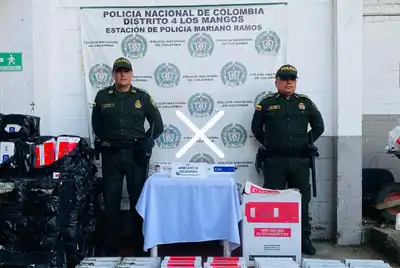 Más de 8 mil cajetillas de cigarrillo de contrabando y licores fueron incautados