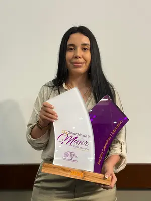 Por promover la autoestima de mujeres con cáncer, María recibió el Galardón de la Mujer Vallecaucana