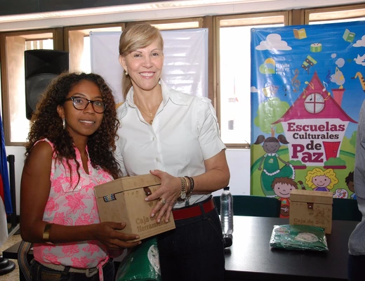 Gestores culturales reciben las cajas de herramientas del programa de Escuelas Culturales para la Paz