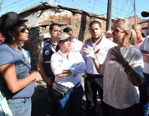 Gobernadora del Valle pidió celeridad en la construcción  de las viviendas para damnificados de Juanchito