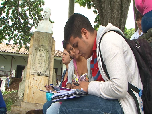 Docentes y estudiantes del Valle aprenden a leer “María” en inglés