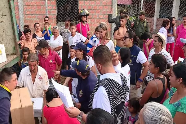 Gobernación entregó ayudas humanitarias a familias damnificadas en Riofrío