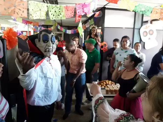 Servidores públicos y contratistas de la Secretaría General celebraron el Día de los Niños con disfraces y un delicioso compartir