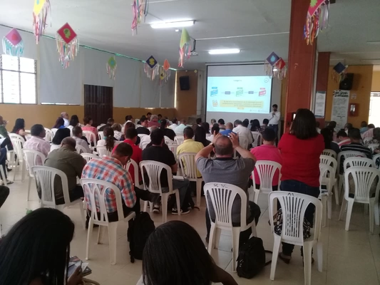 Entregan material didáctico Día E para apoyar enseñanza y aprendizaje de los estudiantes