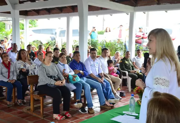 Comunidad de La Buitrera, en Cali, recibió  beneficios de la tasa de seguridad con un CAI Móvil