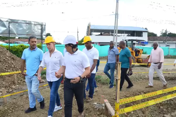 Gobernadora del Valle inspeccionó megacolegio  que se construye en Guacarí y verificó su buen avance