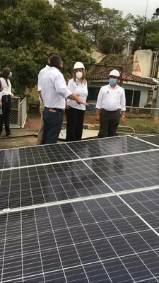 Acuavalle realiza piloto de paneles solares para ahorro de energía  en la planta de tratamiento y almacenamiento de agua en Jamundí