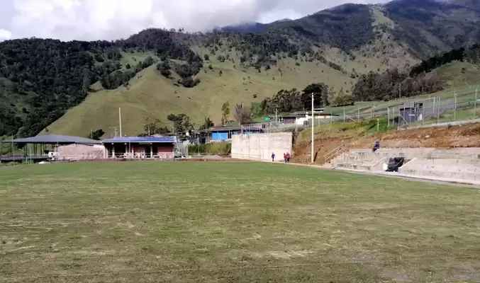 En un 95% avanzan las obras de adecuación de la cancha de fútbol del corregimiento de Tenerife