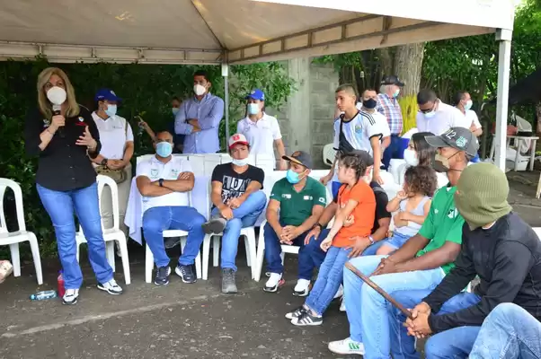 A partir del diálogo y la concertación, la primera línea de manifestantes  en Ginebra desbloqueó la vía de ingreso al municipio