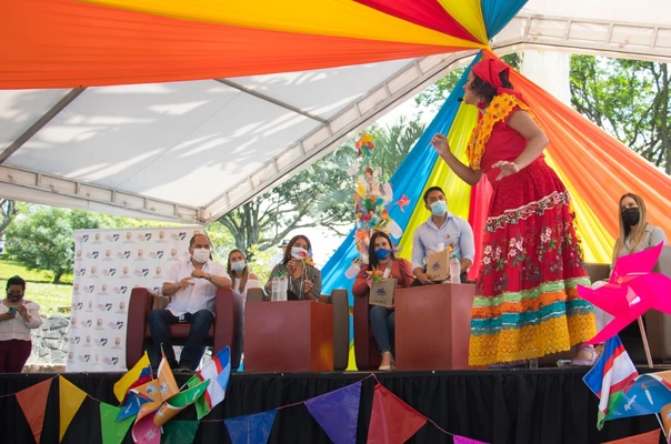 Gobernación invita a los vallecaucanos a disfrutar  la dulce celebración de los ahijados con las macetas