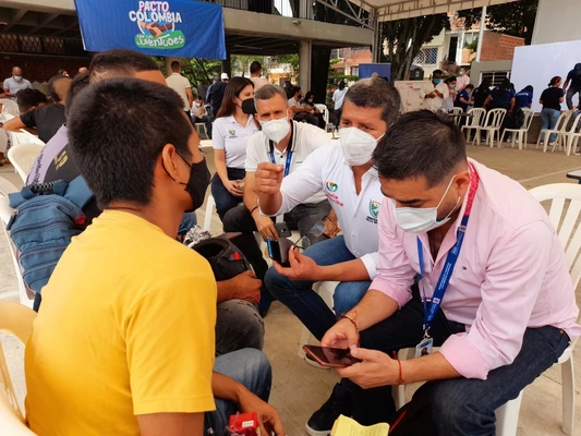 Gobierno del Valle participó en la Mesa de Escucha con jóvenes de la comuna 20 en el ‘Pacto Colombia con las Juventudes’