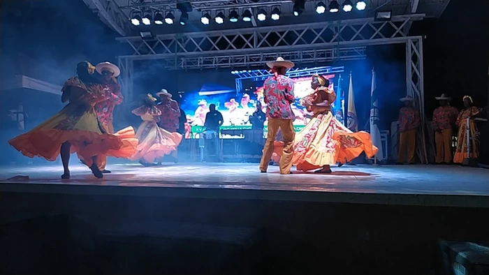 Un bello espectáculo musical y dancístico se vivió con el ‘XV Festival Internacional de Bailes Tradicionales de Andalucía’