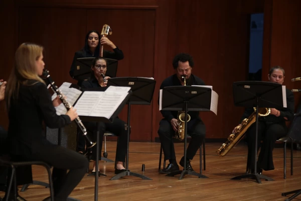 La Banda Departamental y el Ensamble de saxofones de Bellas Artes, en la conmemoración de la Independencia en Uruguay y México