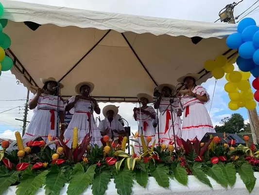 A ritmo de música andina y del pacífico, habitantes de La Cumbre disfrutaron de la tarima del ‘Viernes de la Cultura’