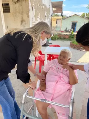 Con abrazos, alegría, actividades lúdicas y educativas, Gobernación conmemora la Semana del Adulto Mayor