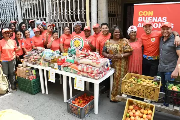 150 niños y adultos mayores de Desepaz llenarán sus corazones con alimentos donados por la campaña ‘Cali, Volvamos a Sonreír’