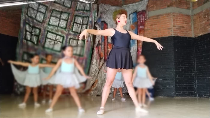 En la comuna 18 de Cali, ‘Crisálidas y orugas’ abren sus alas a la danza clásica con la Red de Monitores Culturales del Valle