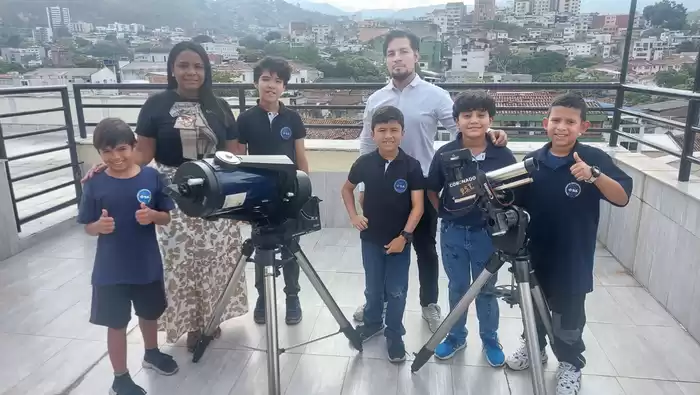 En los cielos del Valle del Cauca, cinco niños del Semillero de Astronomía de la Biblioteca Departamental buscan asteroides